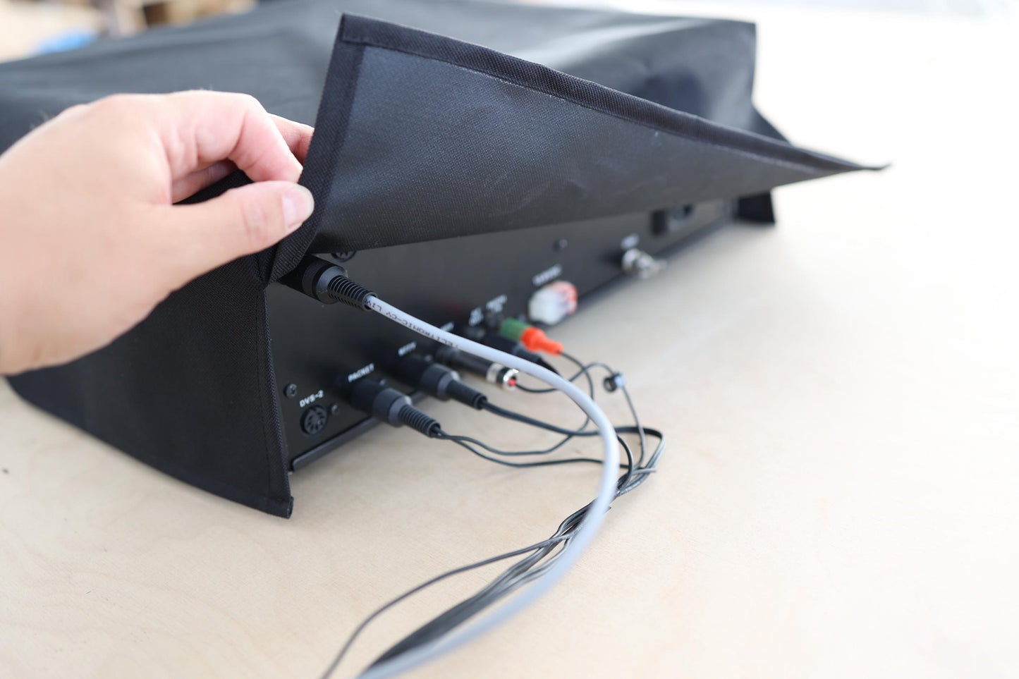 Pokrowiec IC-7100 - Pokrowiec z haftem na radio krótkofalarskie