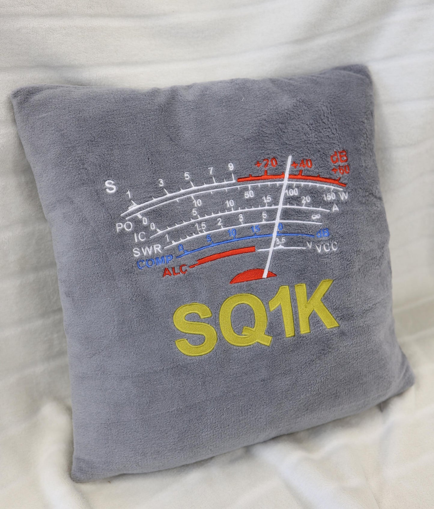 Poduszka dla krótkofalowca S-meter z własnym Znakiem Wywoławczym - Personalizowana haftem