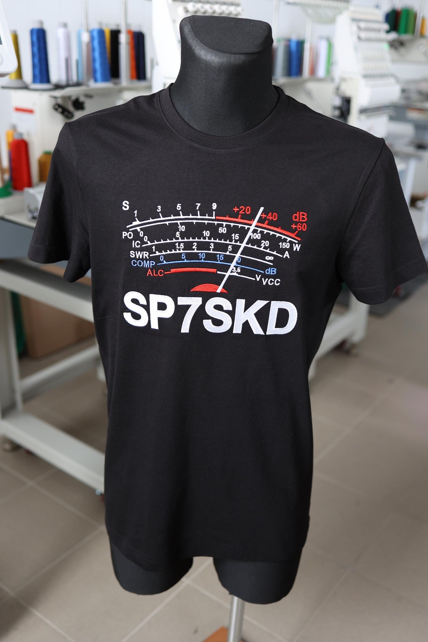 T-shirt S-Meter ze Znakiem Wywoławczym Krótkofalarskim (S-5XL) - Czarny