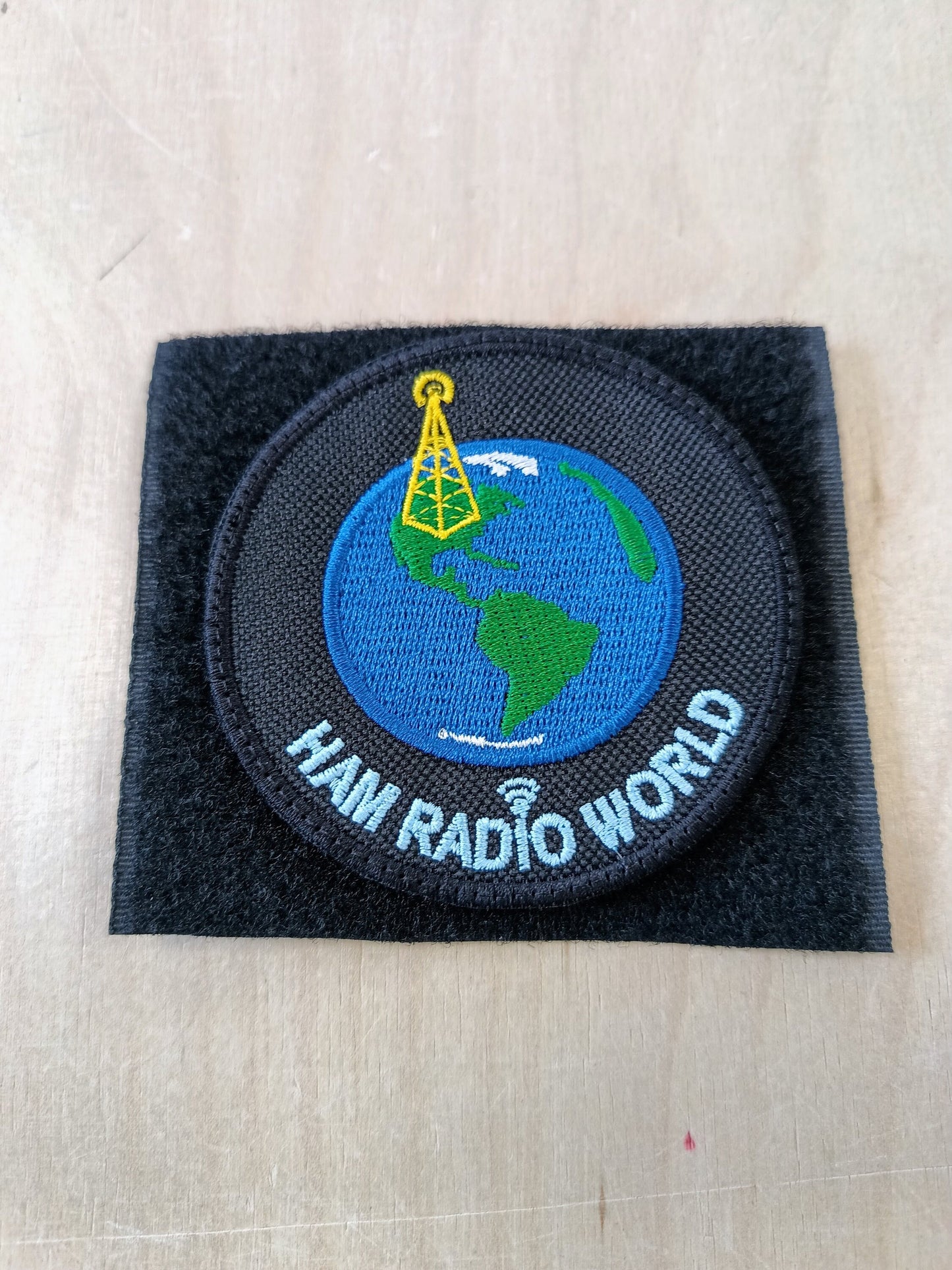 Naszywka haftowana Ham Radio World: naszywka z rzepem