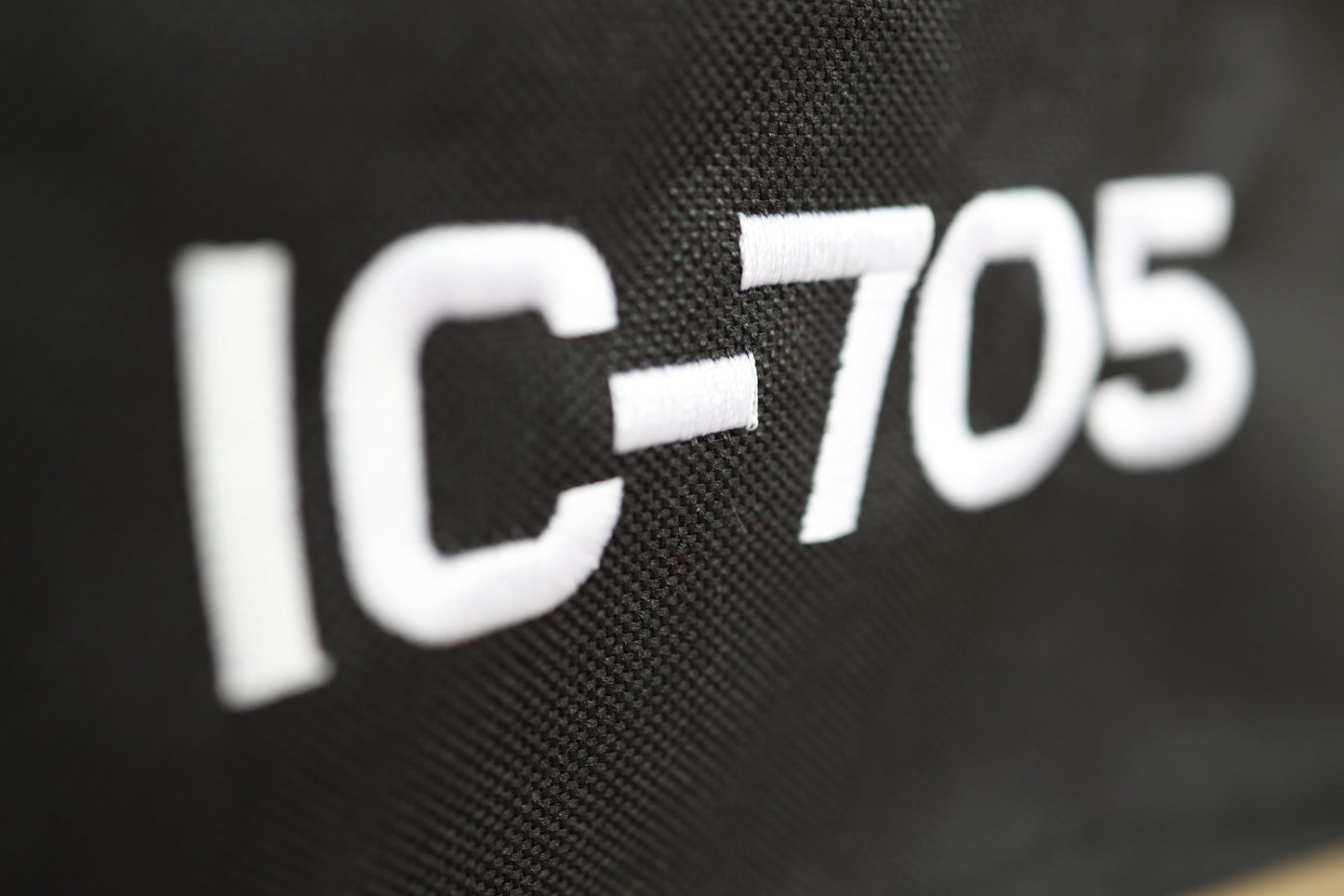 Pokrowiec IC-705 - Pokrowiec z haftem na radio krótkofalarskie