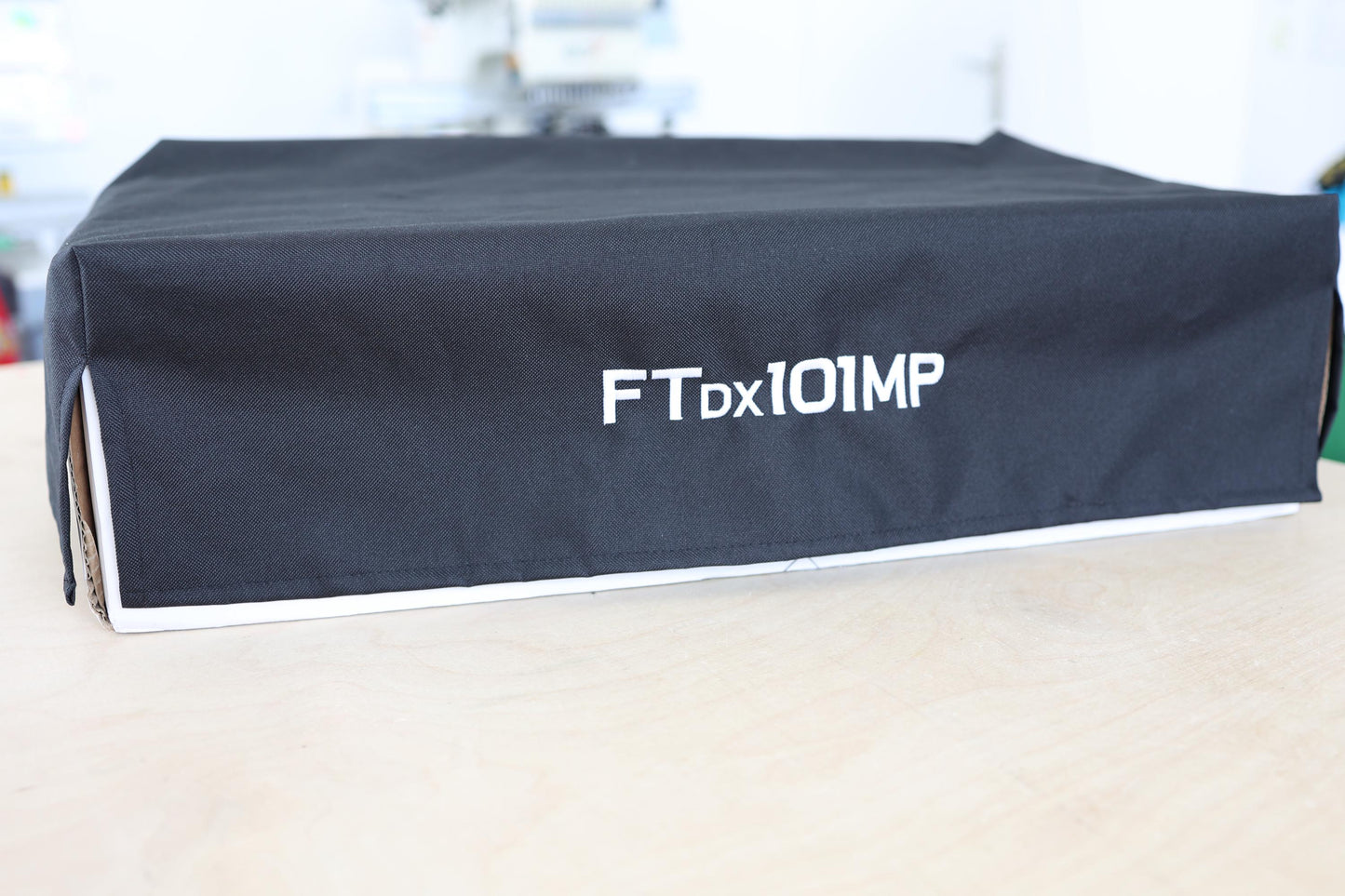 Pokrowiec FTDX 101MP - Pokrowiec z haftem na radio krótkofalarskie