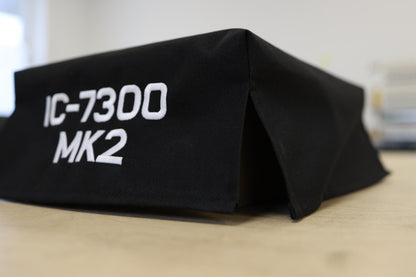 Pokrowiec IC-7300 MKII (Miękki materiał) - Pokrowiec z haftem na radio krótkofalarskie