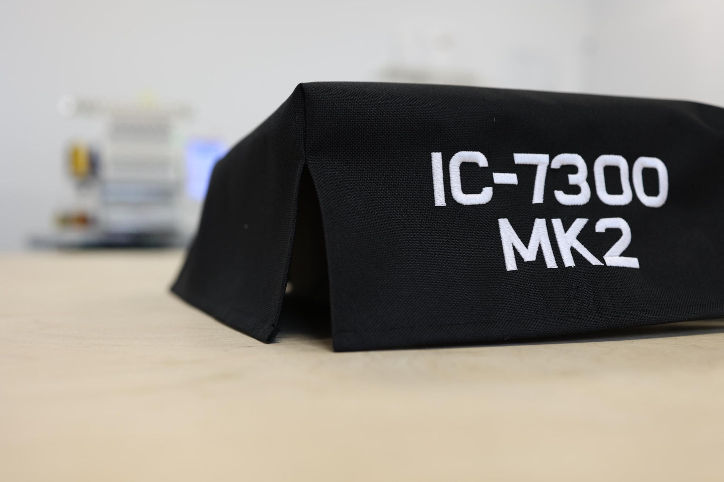 Pokrowiec IC-7300 MKII (Miękki materiał) - Pokrowiec z haftem na radio krótkofalarskie
