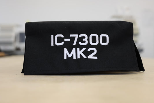 Pokrowiec IC-7300 MKII (Miękki materiał) - Pokrowiec z haftem na radio krótkofalarskie