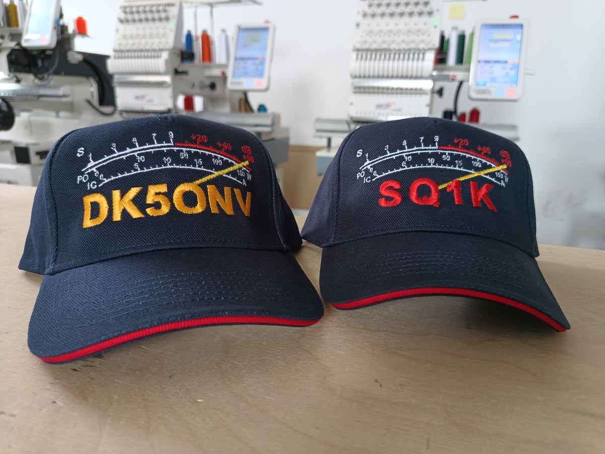 Czapka S-meter, przód czapki znak wywoławczy, personalizowana haftem