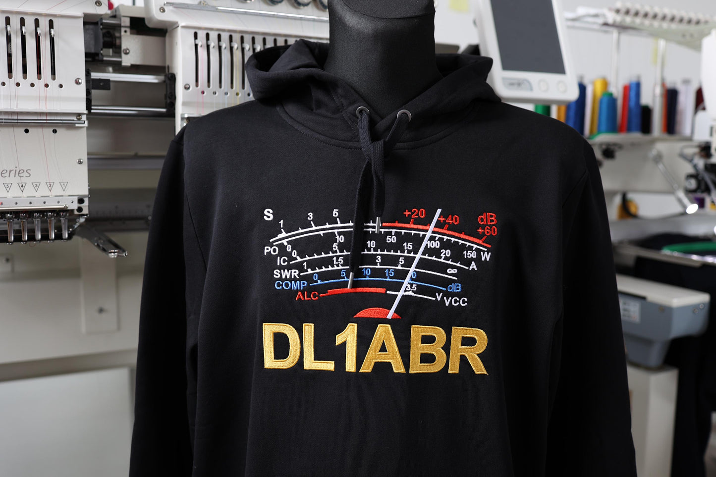 Bluza z kapturem z haftem S-meter i Znakiem Wywoławczym (Kolor nici do wyboru) dla krótkofalowców