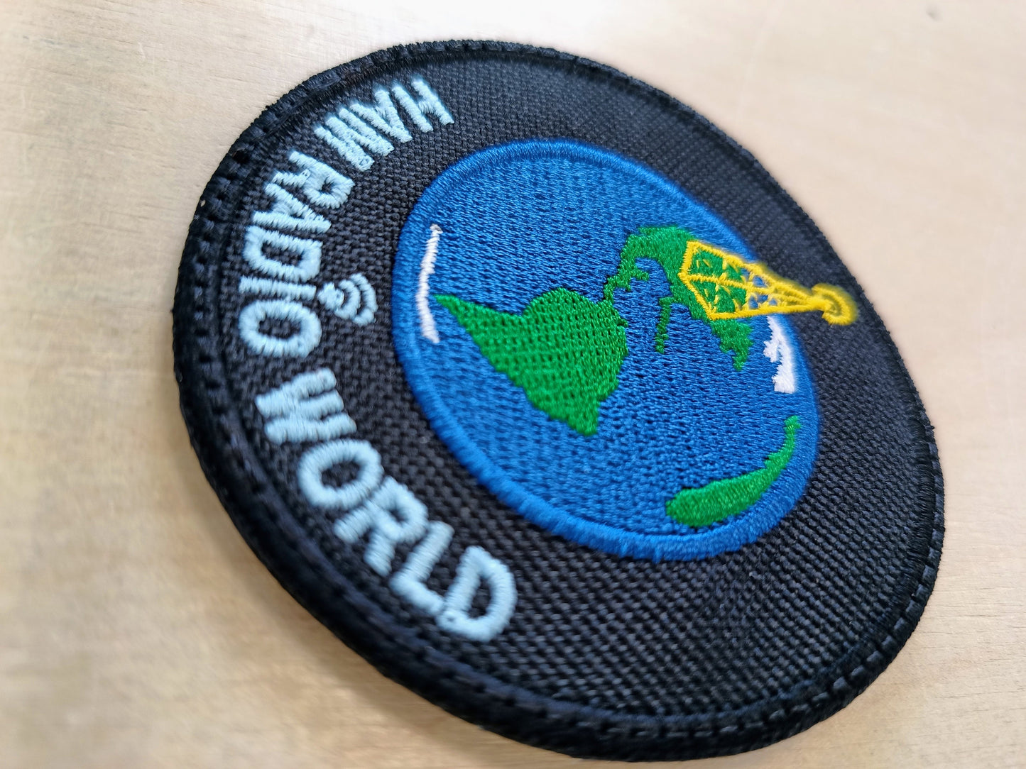 Naszywka haftowana Ham Radio World: naszywka z rzepem