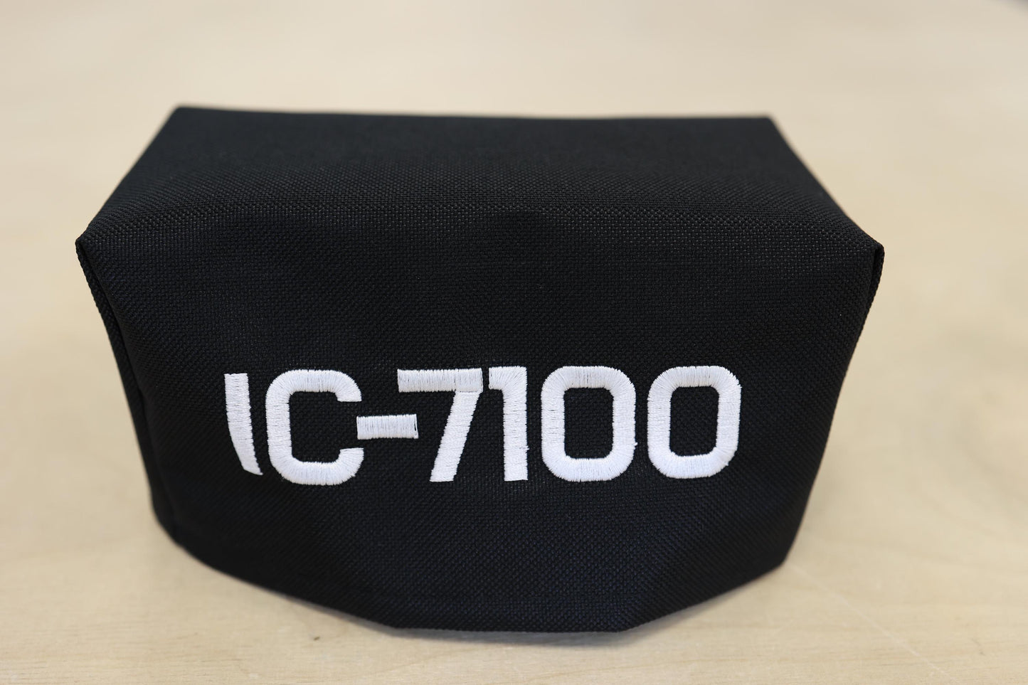 Pokrowiec IC-7100 - Pokrowiec z haftem na radio krótkofalarskie