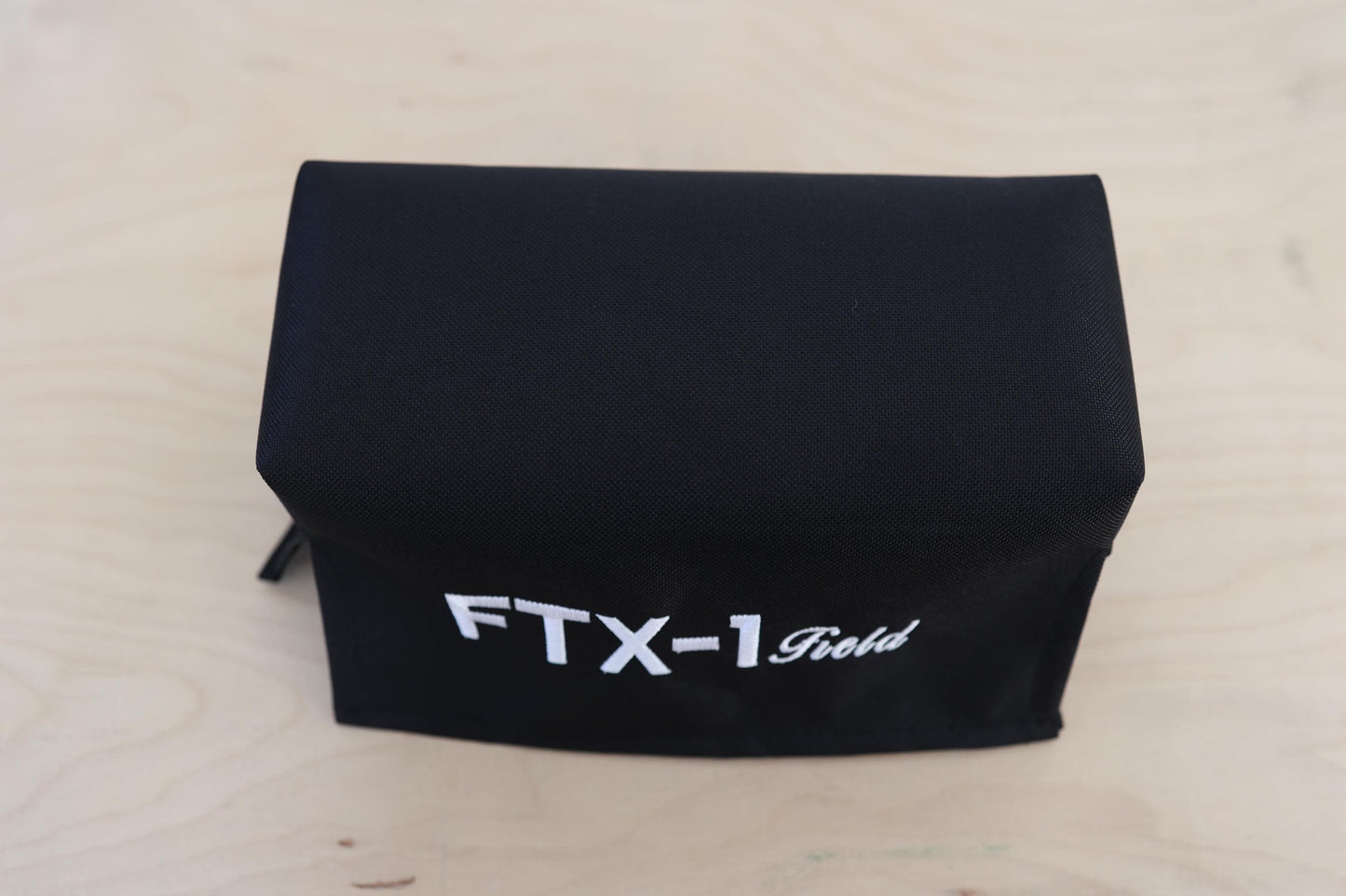 Pokrowiec FTX-1 Field z klapką na mikrofon i kable - Pokrowiec z haftem na radio krótkofalarskie